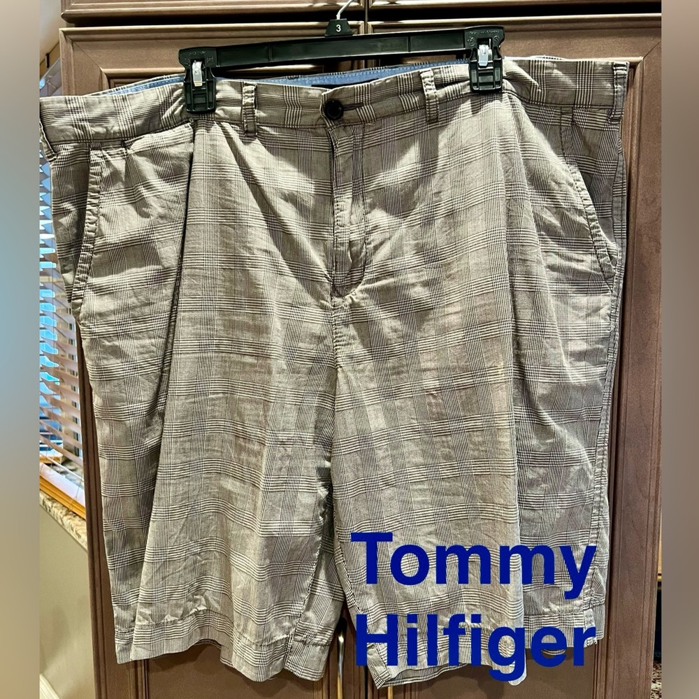 Tommy Hilfiger 42 Tan Gray Flat Front Shorts